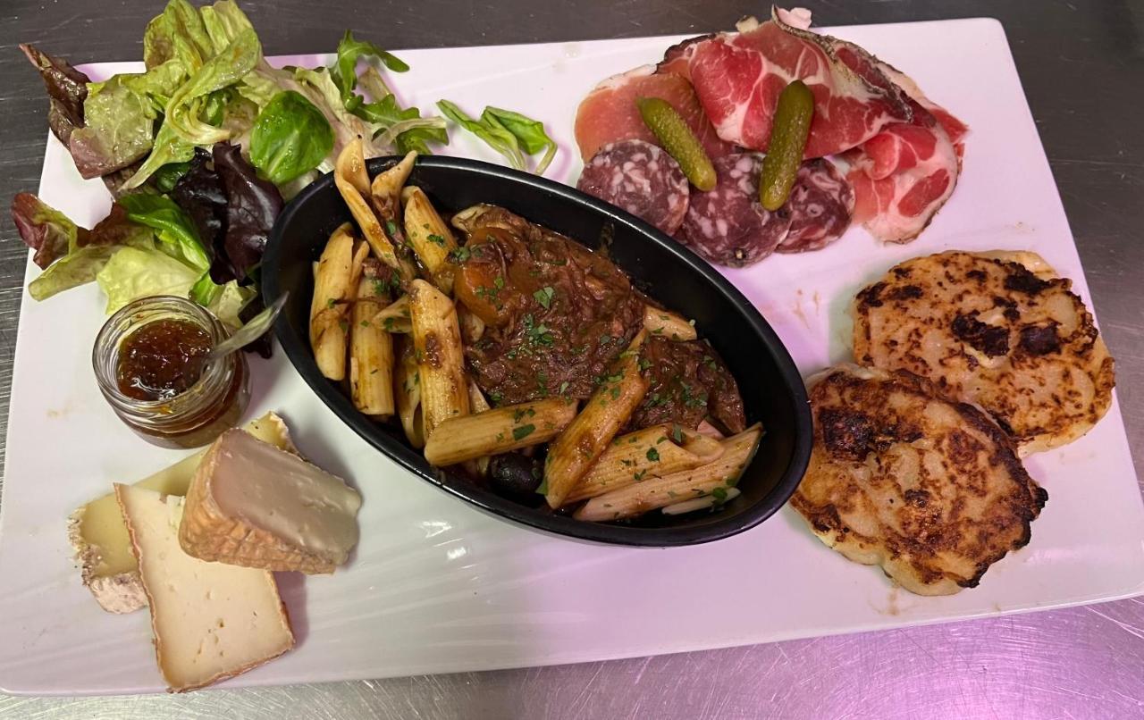 - Restaurant U Santu Petru Hotel *